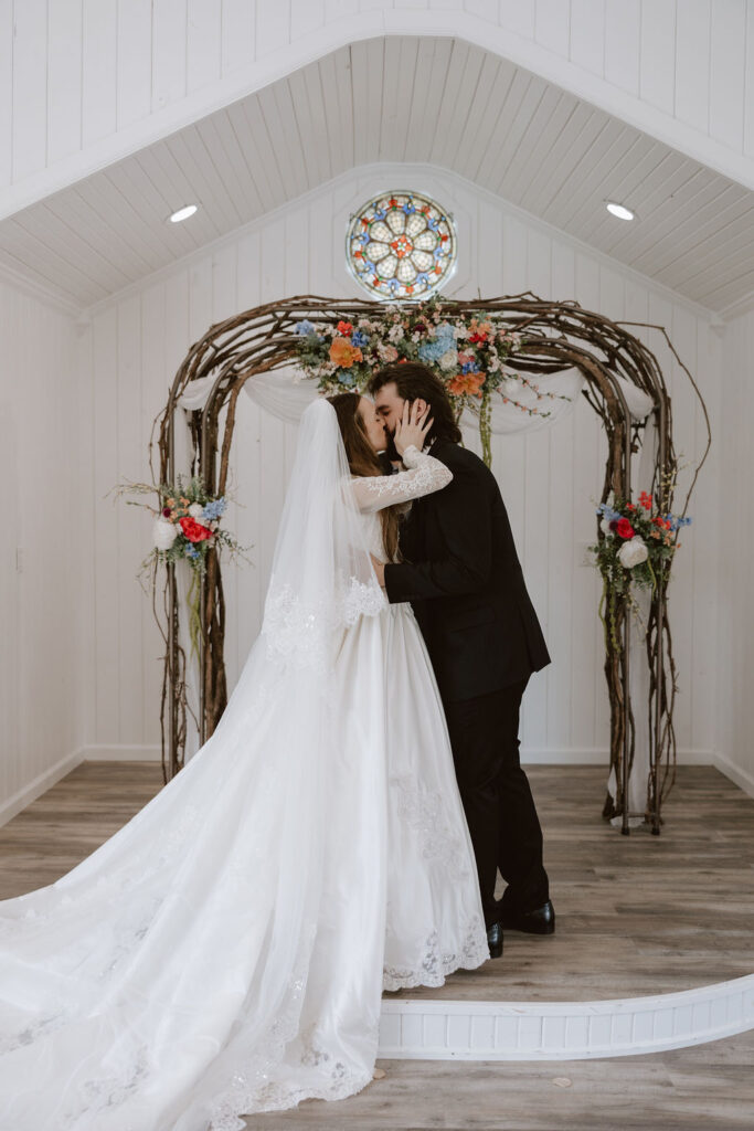 A vintage wedding ceremony in Oklahoma