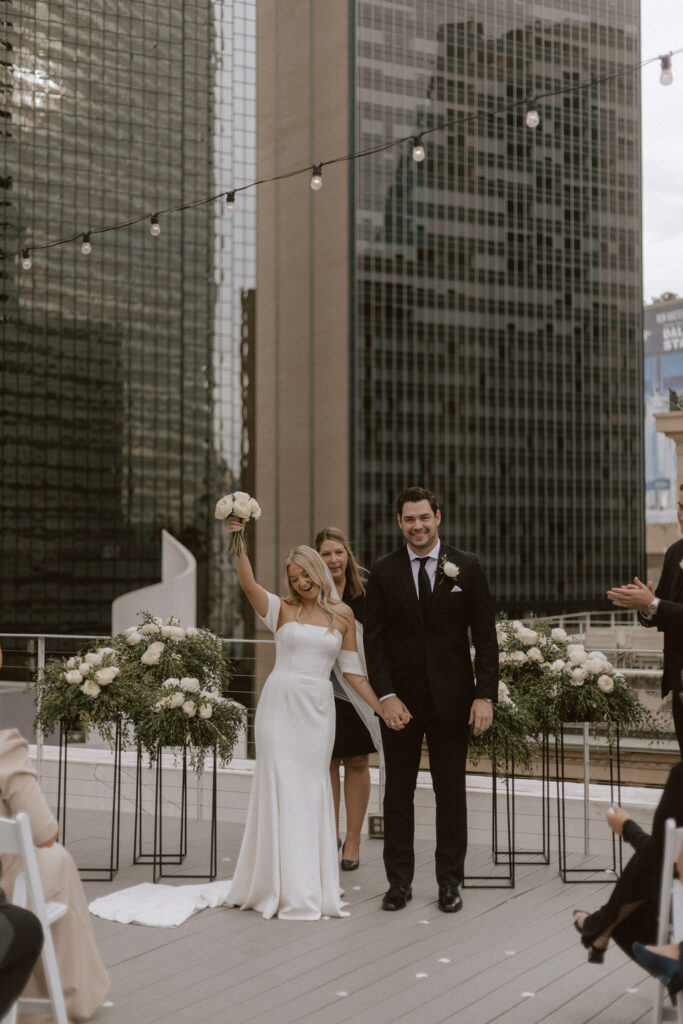 Dallas rooftop wedding ceremony at 400 North Ervay