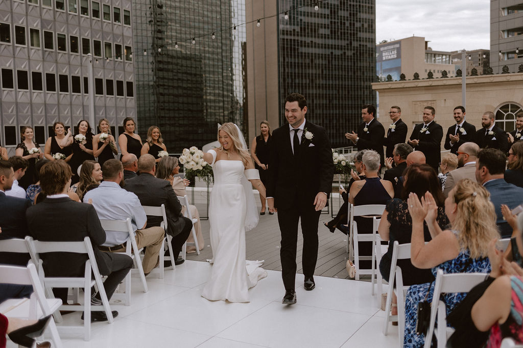 Dallas rooftop wedding ceremony at 400 North Ervay