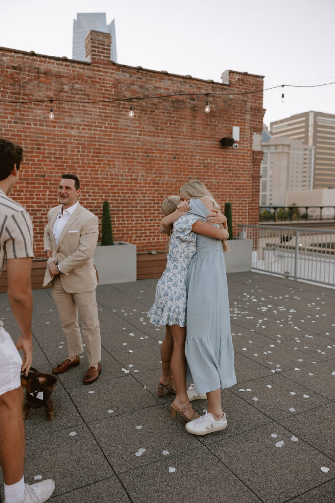 Family shows up to couples proposal to surprise woman