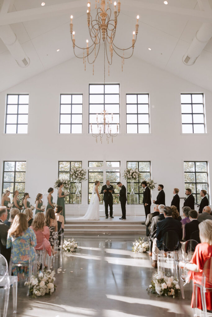 A summer Boxwood Manor wedding ceremony