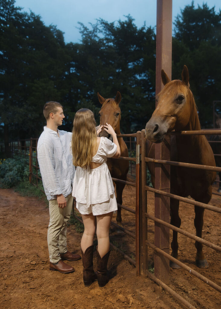 WESTERN ENGAGEMENT PHOTOS WITH HORSES