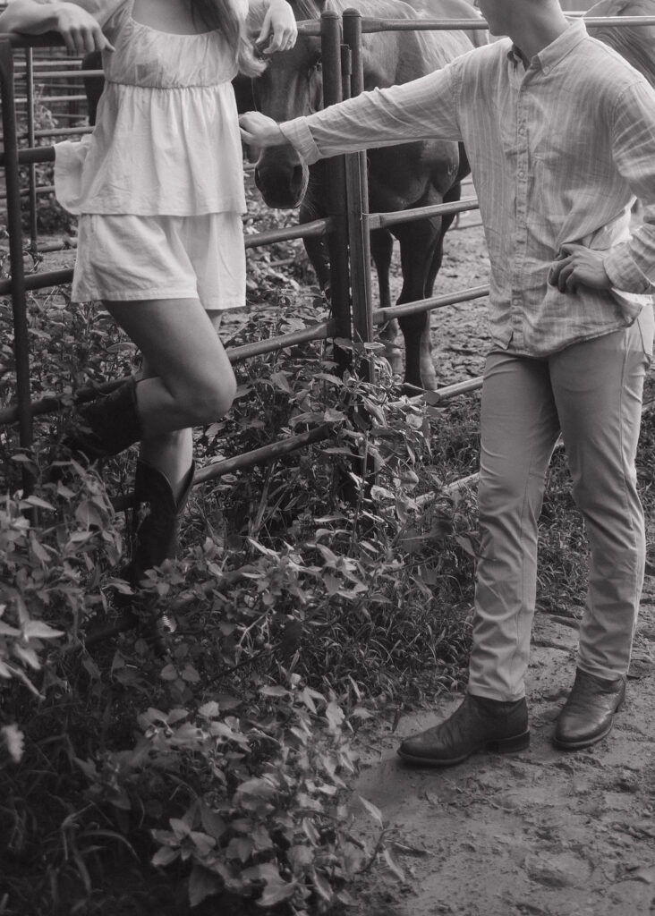 WESTERN ENGAGEMENT PHOTOS WITH HORSES