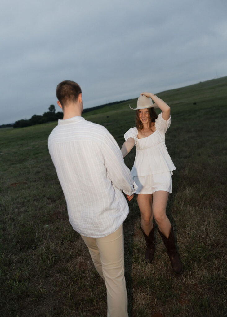 OKLAHOMA ENGAGEMENT PHOTOS ON A RANCH