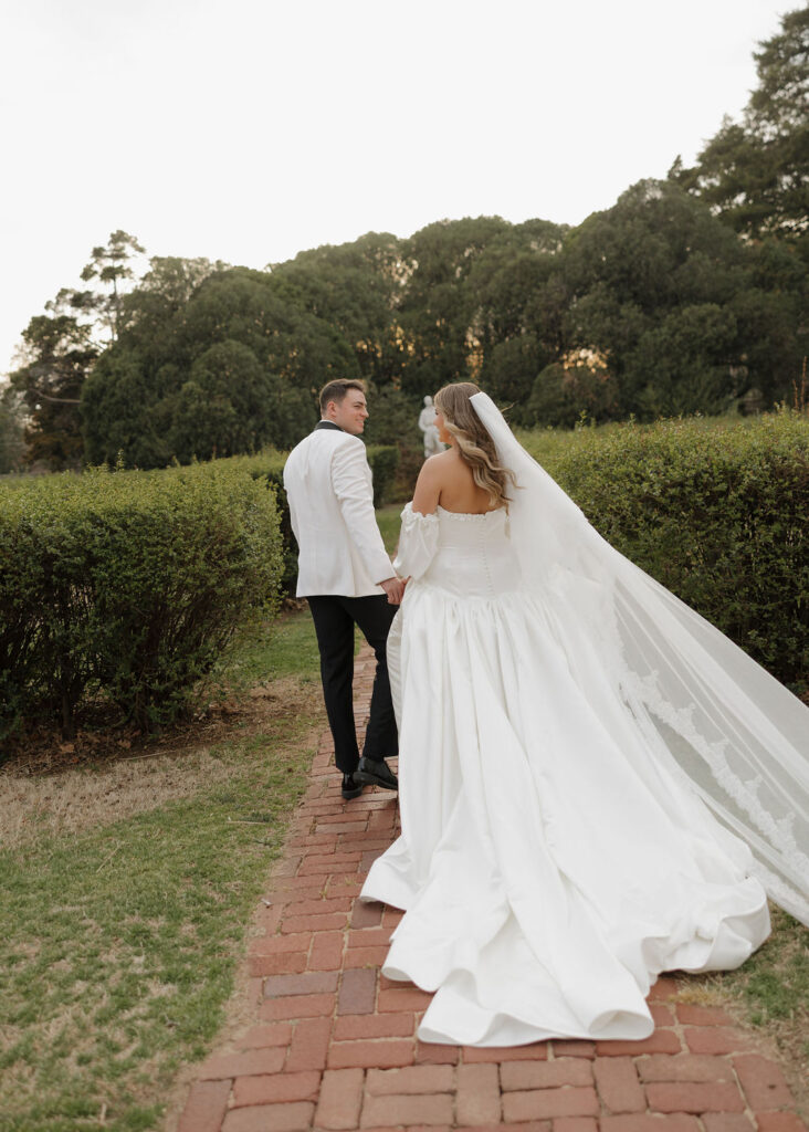 Oklahoma bride and groom photos outside