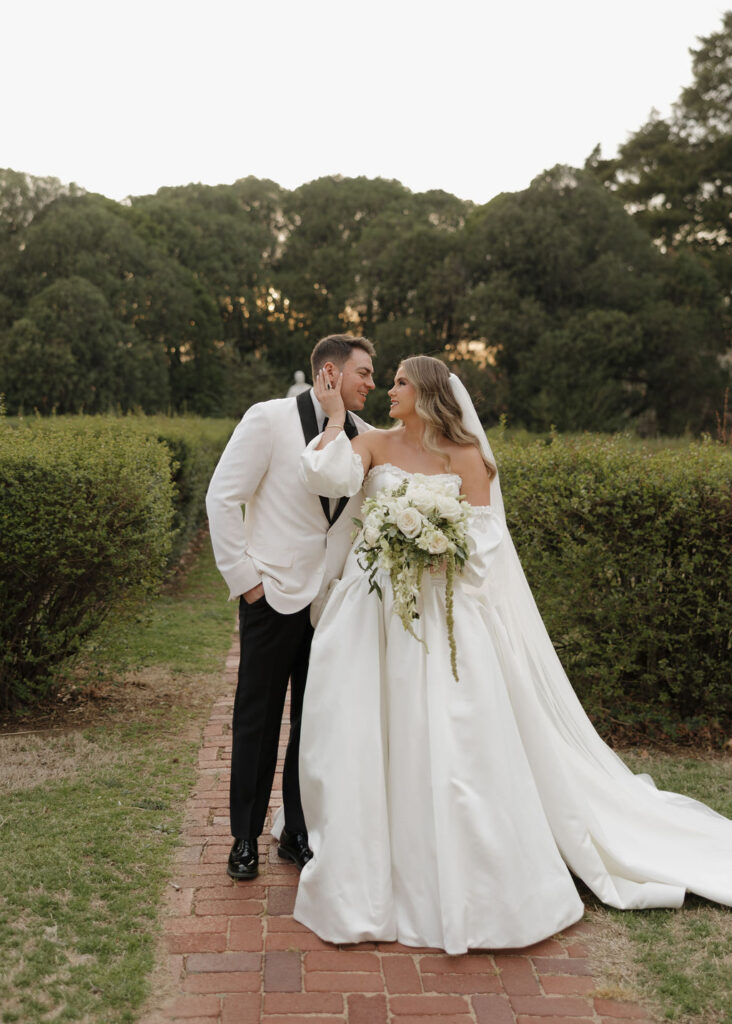 Oklahoma bride and groom photos outside