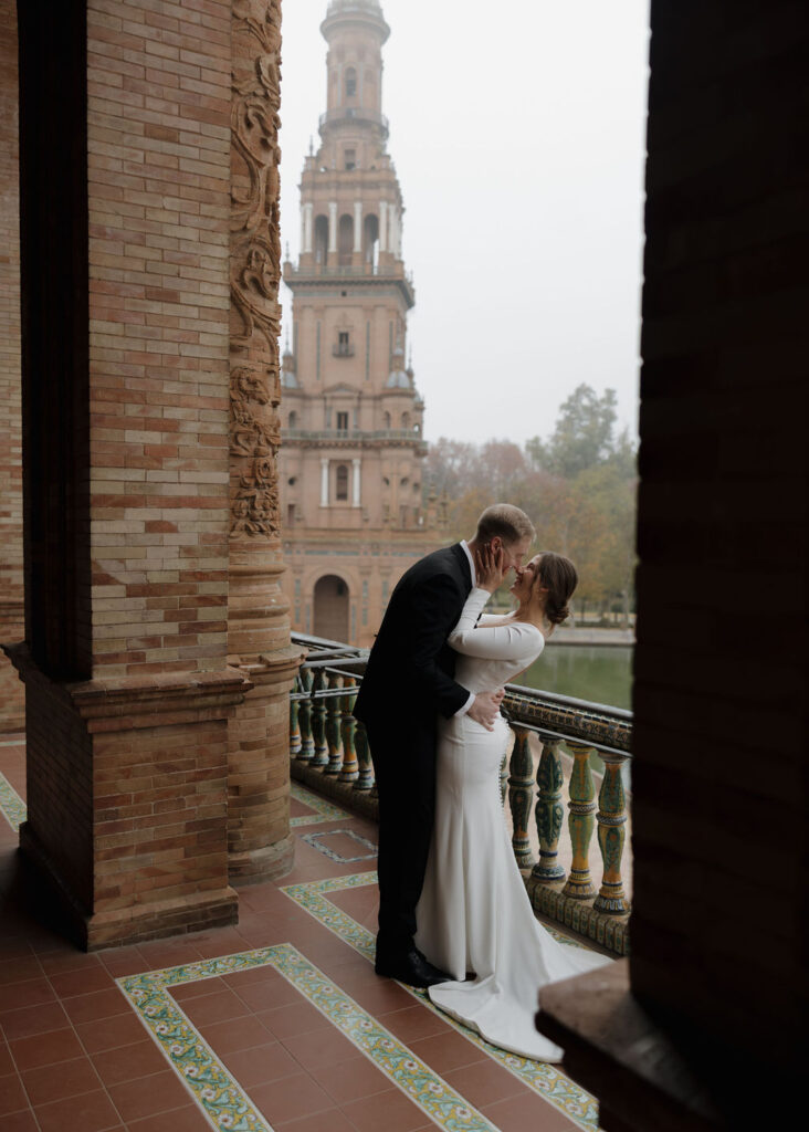 Spain elopement photos in Plaza de España