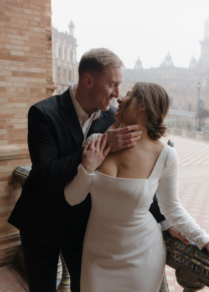 Spain elopement photos in Plaza de España
