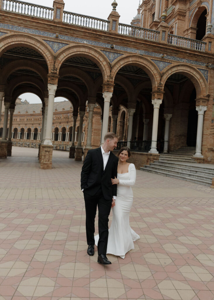 Spain elopement photos in Plaza de España