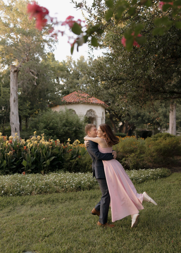 Dallas, Texas summer engagement photos in a park
